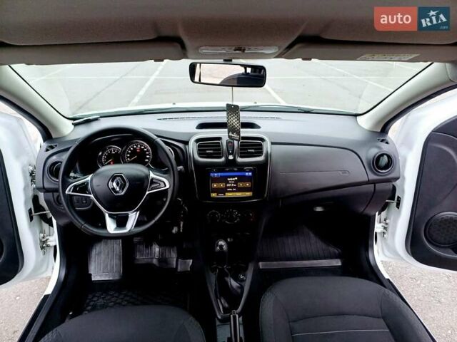Белый Рено Логан, объемом двигателя 1.5 л и пробегом 150 тыс. км за 9150 $, фото 63 на Automoto.ua