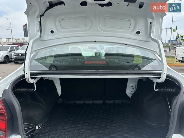 Білий Рено Логан, об'ємом двигуна 0.9 л та пробігом 82 тис. км за 9500 $, фото 9 на Automoto.ua