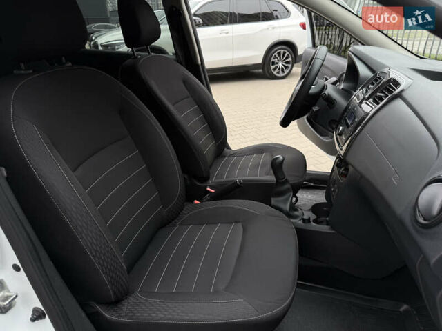 Білий Рено Логан, об'ємом двигуна 1.5 л та пробігом 257 тис. км за 7600 $, фото 16 на Automoto.ua