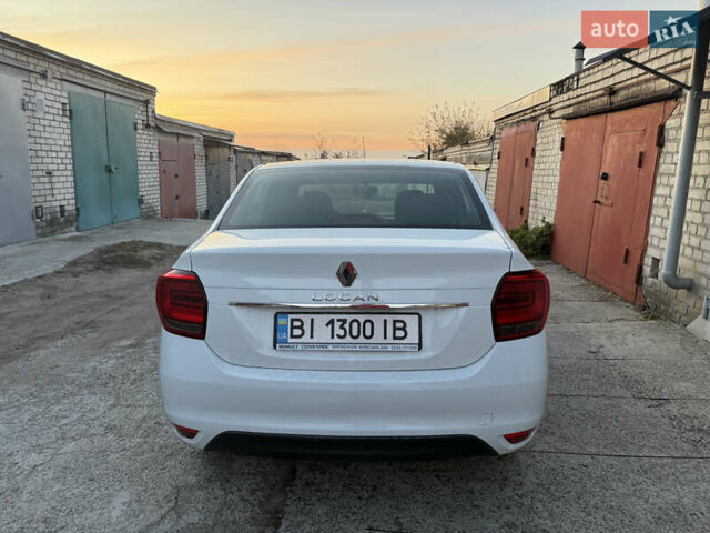 Белый Рено Логан, объемом двигателя 1 л и пробегом 137 тыс. км за 7999 $, фото 2 на Automoto.ua