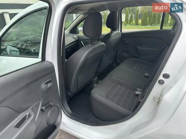 Білий Рено Логан, об'ємом двигуна 0.9 л та пробігом 27 тис. км за 9350 $, фото 10 на Automoto.ua