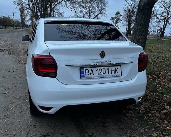 Білий Рено Логан, об'ємом двигуна 1 л та пробігом 99 тис. км за 8150 $, фото 15 на Automoto.ua