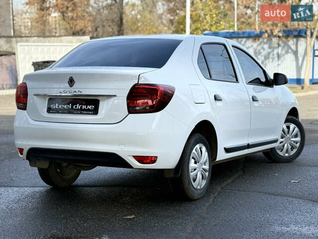 Белый Рено Логан, объемом двигателя 1.5 л и пробегом 143 тыс. км за 7999 $, фото 3 на Automoto.ua