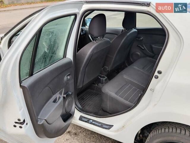 Белый Рено Логан, объемом двигателя 0.9 л и пробегом 89 тыс. км за 8500 $, фото 11 на Automoto.ua