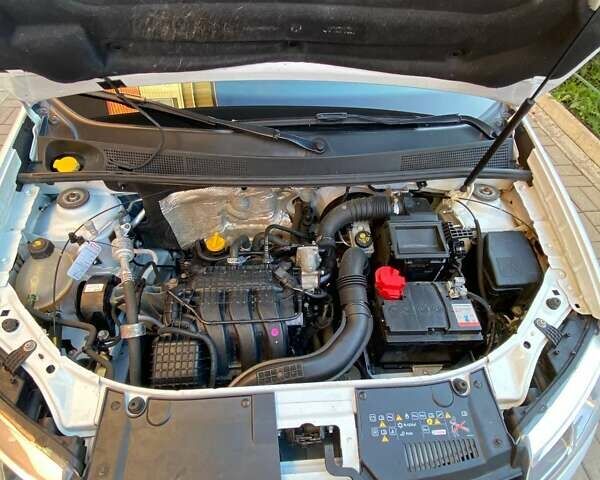 Білий Рено Логан, об'ємом двигуна 1 л та пробігом 80 тис. км за 8000 $, фото 2 на Automoto.ua