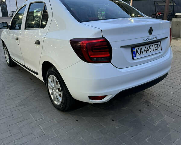 Белый Рено Логан, объемом двигателя 1 л и пробегом 160 тыс. км за 6200 $, фото 1 на Automoto.ua
