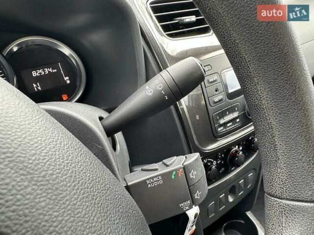 Білий Рено Логан, об'ємом двигуна 0.9 л та пробігом 82 тис. км за 9500 $, фото 19 на Automoto.ua