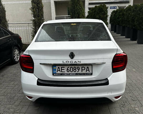 Белый Рено Логан, объемом двигателя 1 л и пробегом 55 тыс. км за 9200 $, фото 13 на Automoto.ua