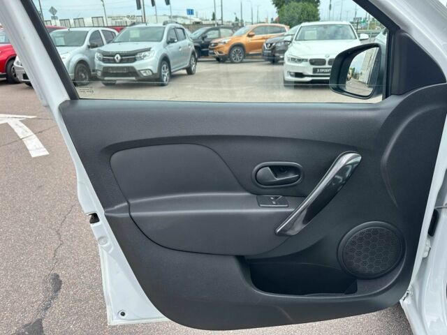 Белый Рено Логан, объемом двигателя 0.9 л и пробегом 82 тыс. км за 9500 $, фото 13 на Automoto.ua