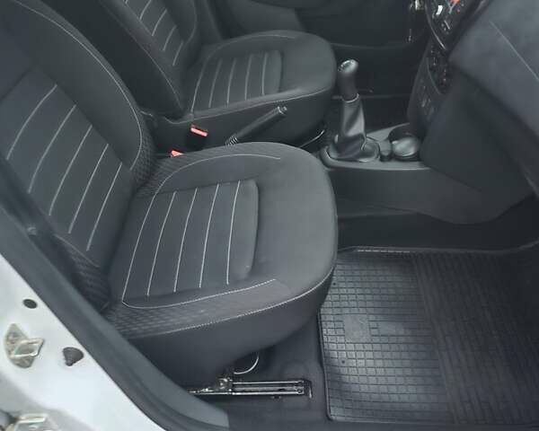 Білий Рено Логан, об'ємом двигуна 1 л та пробігом 13 тис. км за 8600 $, фото 14 на Automoto.ua
