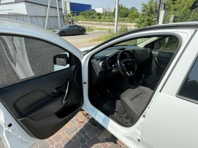 Белый Рено Логан, объемом двигателя 1.5 л и пробегом 140 тыс. км за 9000 $, фото 5 на Automoto.ua