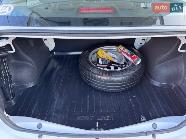 Білий Рено Логан, об'ємом двигуна 1 л та пробігом 105 тис. км за 6900 $, фото 28 на Automoto.ua