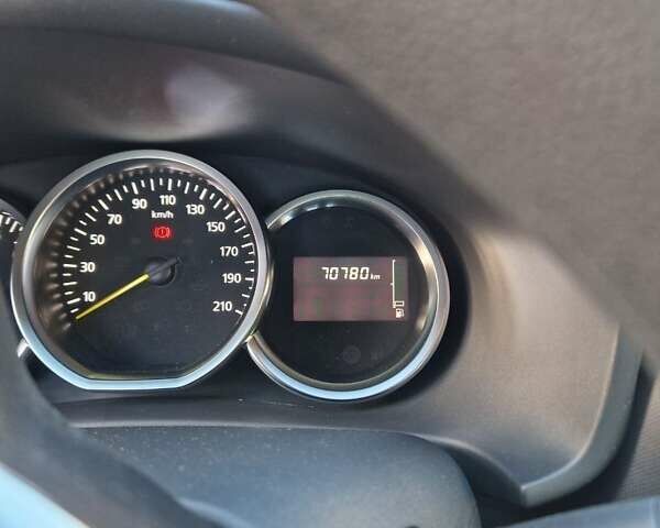 Белый Рено Логан, объемом двигателя 0.9 л и пробегом 70 тыс. км за 8200 $, фото 6 на Automoto.ua