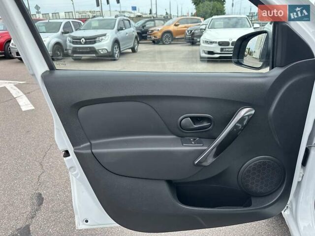 Білий Рено Логан, об'ємом двигуна 0.9 л та пробігом 82 тис. км за 9500 $, фото 13 на Automoto.ua