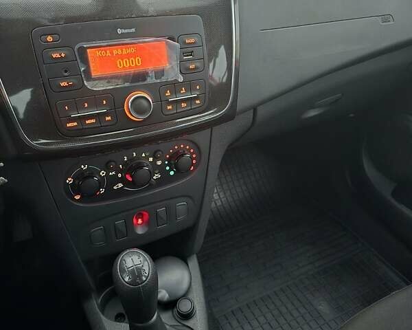 Білий Рено Логан, об'ємом двигуна 1 л та пробігом 13 тис. км за 8600 $, фото 5 на Automoto.ua