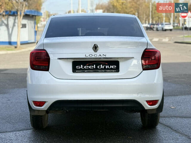 Белый Рено Логан, объемом двигателя 1.5 л и пробегом 143 тыс. км за 7999 $, фото 4 на Automoto.ua