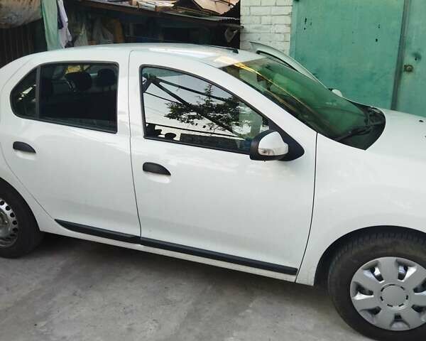 Белый Рено Логан, объемом двигателя 1 л и пробегом 200 тыс. км за 6100 $, фото 5 на Automoto.ua