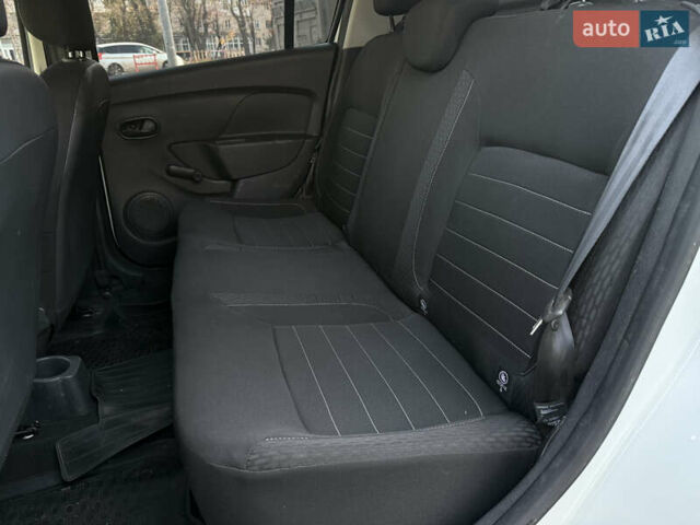 Белый Рено Логан, объемом двигателя 1.5 л и пробегом 143 тыс. км за 7999 $, фото 8 на Automoto.ua