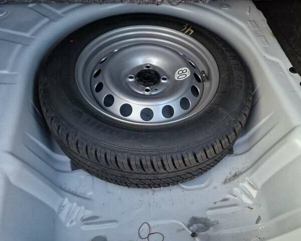 Белый Рено Логан, объемом двигателя 0.9 л и пробегом 70 тыс. км за 8200 $, фото 11 на Automoto.ua