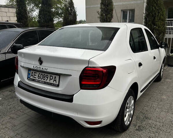 Белый Рено Логан, объемом двигателя 1 л и пробегом 55 тыс. км за 9200 $, фото 11 на Automoto.ua