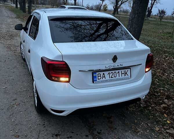 Білий Рено Логан, об'ємом двигуна 1 л та пробігом 99 тис. км за 8150 $, фото 9 на Automoto.ua
