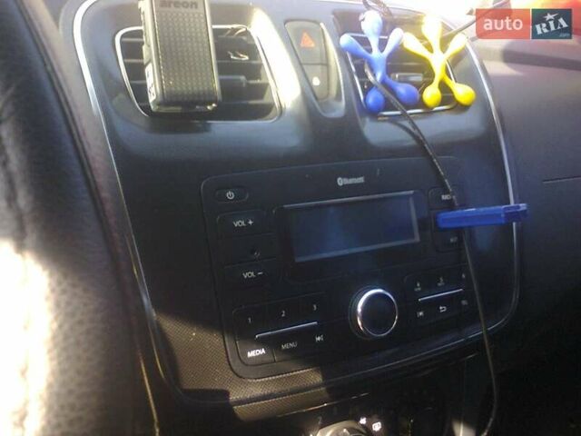 Білий Рено Логан, об'ємом двигуна 1 л та пробігом 70 тис. км за 8899 $, фото 2 на Automoto.ua