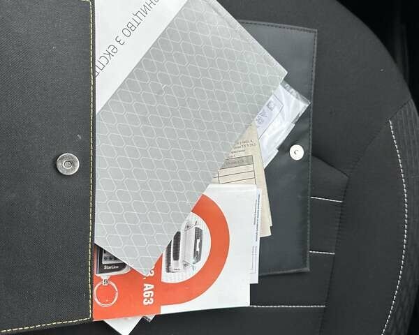 Білий Рено Логан, об'ємом двигуна 0.9 л та пробігом 82 тис. км за 9500 $, фото 28 на Automoto.ua