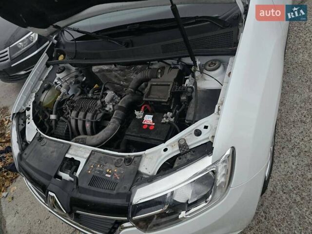 Білий Рено Логан, об'ємом двигуна 1 л та пробігом 13 тис. км за 8600 $, фото 3 на Automoto.ua