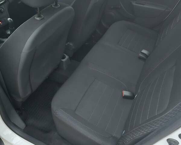 Білий Рено Логан, об'ємом двигуна 1 л та пробігом 13 тис. км за 8600 $, фото 9 на Automoto.ua
