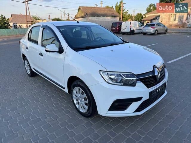 Білий Рено Логан, об'ємом двигуна 1 л та пробігом 105 тис. км за 6900 $, фото 1 на Automoto.ua
