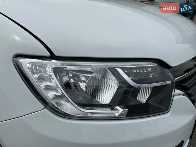 Білий Рено Логан, об'ємом двигуна 0.9 л та пробігом 82 тис. км за 9900 $, фото 11 на Automoto.ua