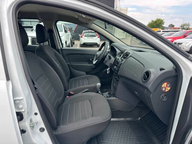 Белый Рено Логан, объемом двигателя 0.9 л и пробегом 82 тыс. км за 9500 $, фото 21 на Automoto.ua