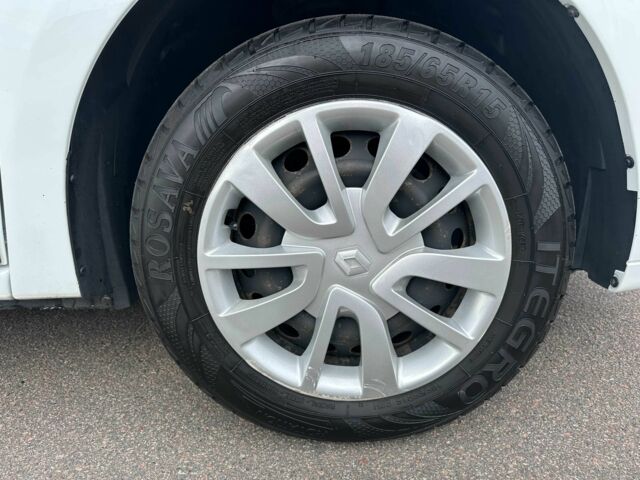 Белый Рено Логан, объемом двигателя 0.9 л и пробегом 82 тыс. км за 9500 $, фото 12 на Automoto.ua