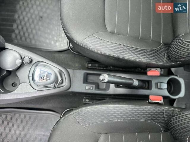 Білий Рено Логан, об'ємом двигуна 0.9 л та пробігом 27 тис. км за 9350 $, фото 17 на Automoto.ua