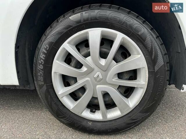 Білий Рено Логан, об'ємом двигуна 0.9 л та пробігом 82 тис. км за 9900 $, фото 9 на Automoto.ua