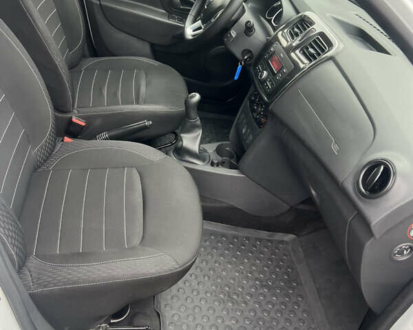 Білий Рено Логан, об'ємом двигуна 1.5 л та пробігом 67 тис. км за 9013 $, фото 5 на Automoto.ua