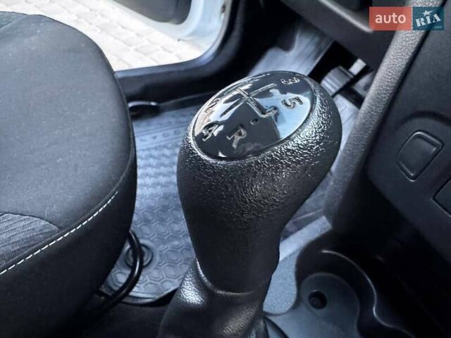 Білий Рено Логан, об'ємом двигуна 1 л та пробігом 105 тис. км за 6900 $, фото 58 на Automoto.ua