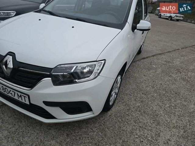 Білий Рено Логан, об'ємом двигуна 1 л та пробігом 13 тис. км за 8600 $, фото 2 на Automoto.ua