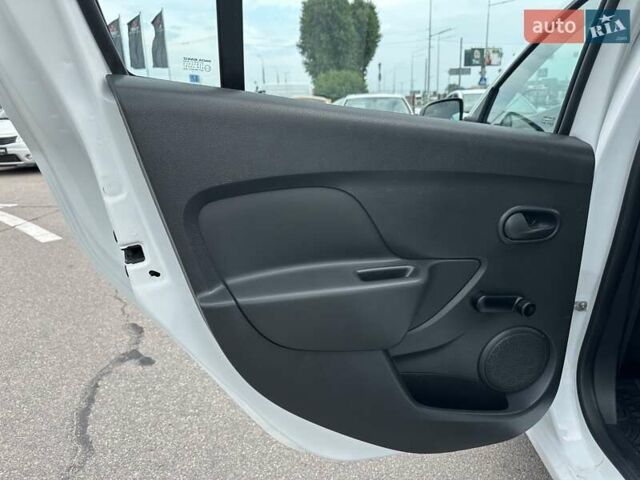 Білий Рено Логан, об'ємом двигуна 0.9 л та пробігом 82 тис. км за 9500 $, фото 26 на Automoto.ua