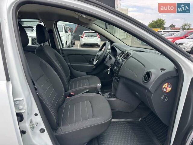 Білий Рено Логан, об'ємом двигуна 0.9 л та пробігом 82 тис. км за 9500 $, фото 22 на Automoto.ua