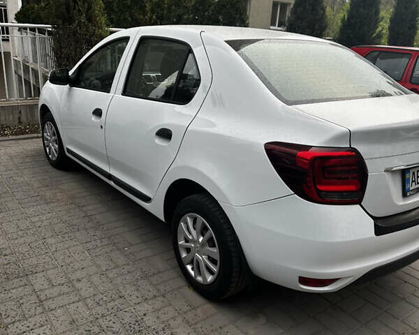 Белый Рено Логан, объемом двигателя 1 л и пробегом 55 тыс. км за 9200 $, фото 12 на Automoto.ua
