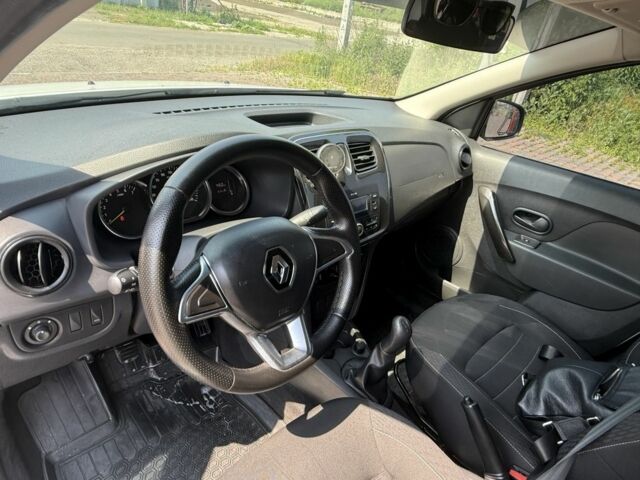 Белый Рено Логан, объемом двигателя 1.5 л и пробегом 140 тыс. км за 9000 $, фото 6 на Automoto.ua