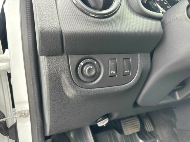 Белый Рено Логан, объемом двигателя 0.9 л и пробегом 82 тыс. км за 9500 $, фото 14 на Automoto.ua