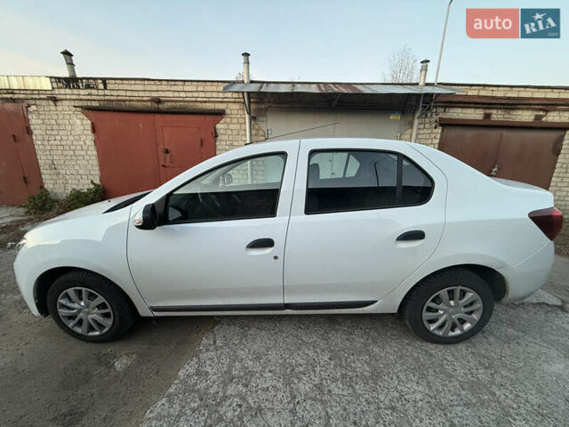 Белый Рено Логан, объемом двигателя 1 л и пробегом 137 тыс. км за 7999 $, фото 3 на Automoto.ua