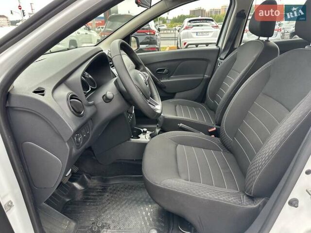 Білий Рено Логан, об'ємом двигуна 0.9 л та пробігом 82 тис. км за 9500 $, фото 15 на Automoto.ua