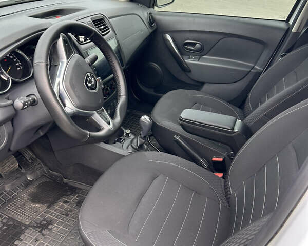 Білий Рено Логан, об'ємом двигуна 0.9 л та пробігом 60 тис. км за 11100 $, фото 7 на Automoto.ua