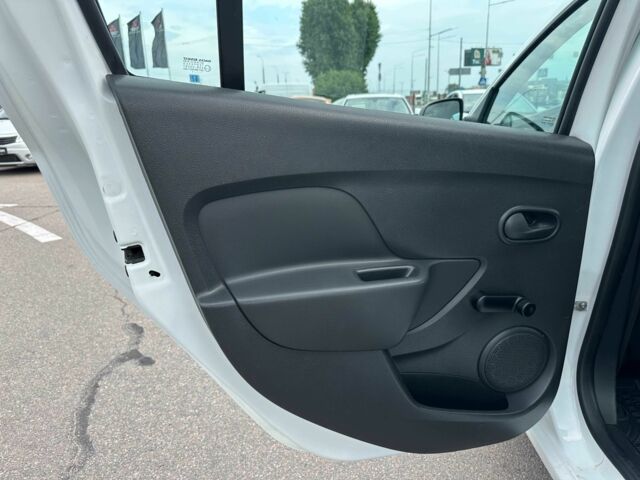 Белый Рено Логан, объемом двигателя 0.9 л и пробегом 82 тыс. км за 9500 $, фото 22 на Automoto.ua