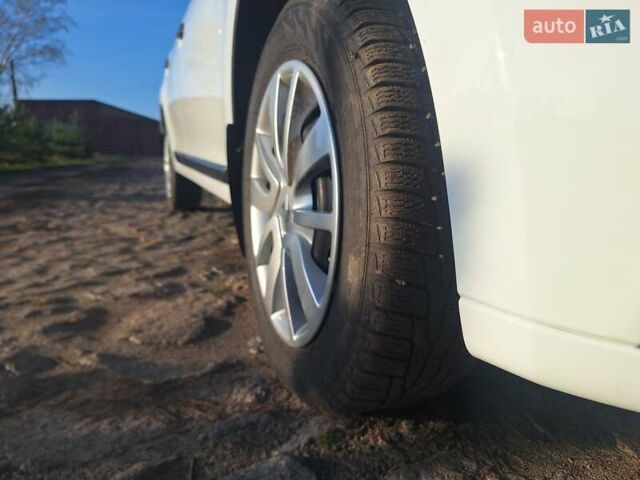 Білий Рено Логан, об'ємом двигуна 1.46 л та пробігом 17 тис. км за 13000 $, фото 2 на Automoto.ua