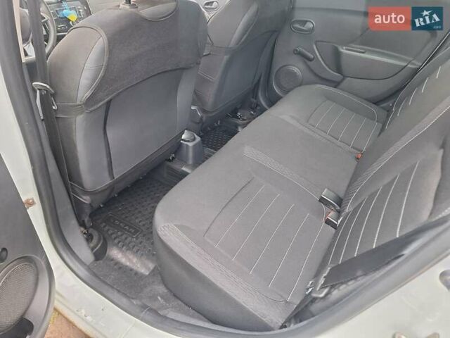 Білий Рено Логан, об'ємом двигуна 1.46 л та пробігом 17 тис. км за 13000 $, фото 18 на Automoto.ua