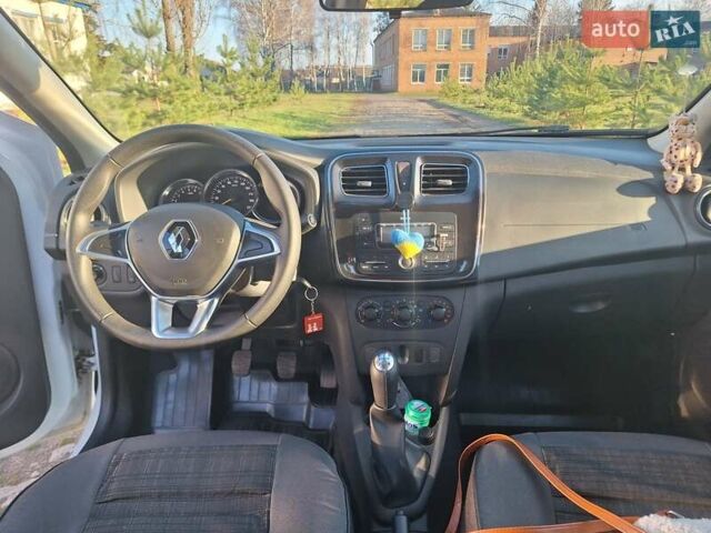 Білий Рено Логан, об'ємом двигуна 1.46 л та пробігом 17 тис. км за 13000 $, фото 7 на Automoto.ua